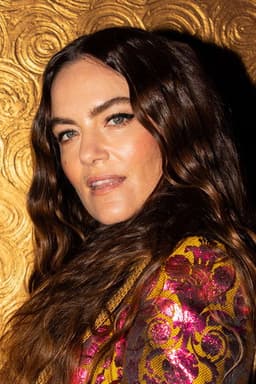 Photo of Julia Stone