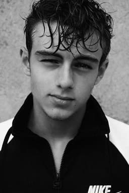 Photo of Elliott Hanna