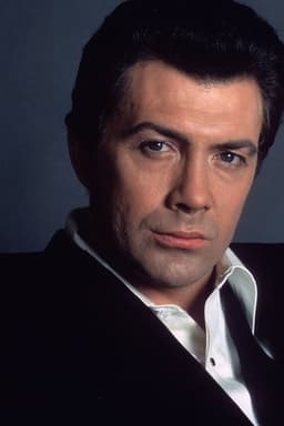 Photo of Lewis Collins