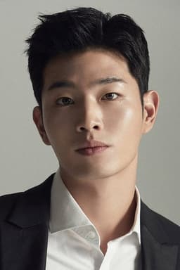Photo of Lee Dong-ju