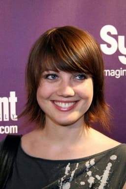 Photo of Nicki Clyne