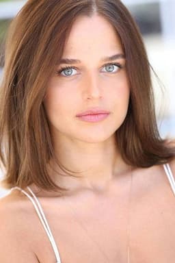 Photo of Stephanie Nur
