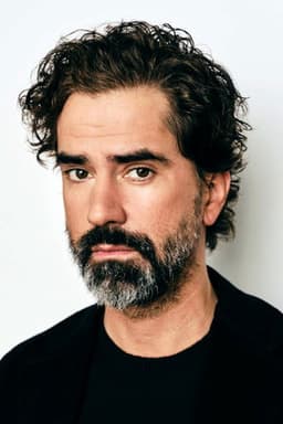 Photo of Hamish Linklater