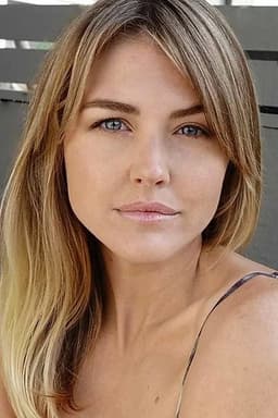 Photo of Amanda Simons