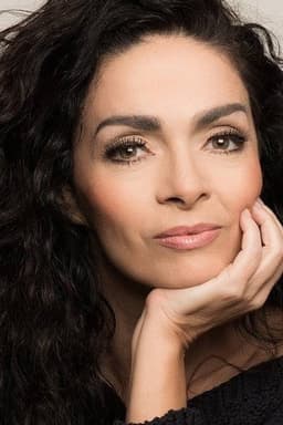 Photo of Claudia Ohana