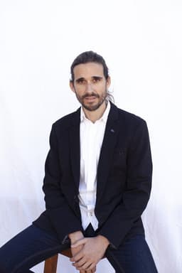 Photo of Gustavo León