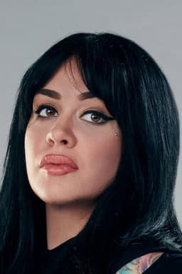 Photo of Nikki Simpson