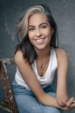 Photo of Rhiannon Clements