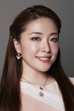 Photo of Ayaka Hirahara