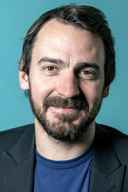 Photo of Ewen Leslie