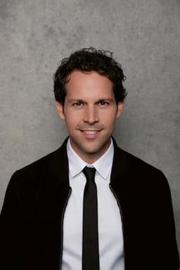 Photo of Victor Mids