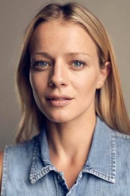 Photo of Julie McLellan