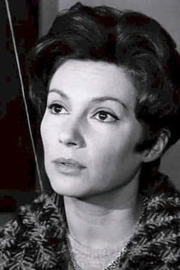 Photo of Nadine Alari