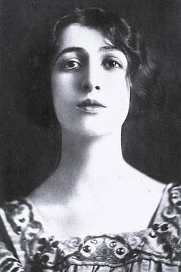 Photo of Elena Sangro