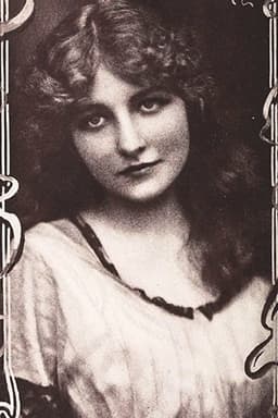Photo of Isabel Lamon