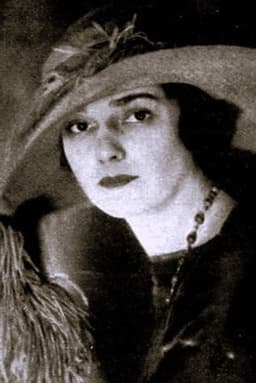 Photo of Julia Hoyt