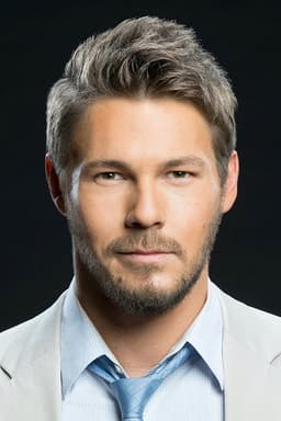 Photo of Scott Clifton