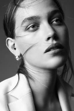 Photo of Victoria Pedretti