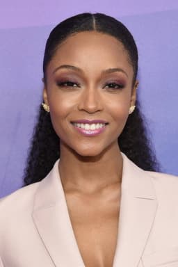 Photo of Yaya DaCosta