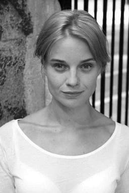 Photo of Hannah Yelland