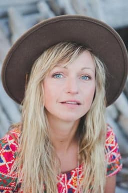 Photo of Ashleigh Ball