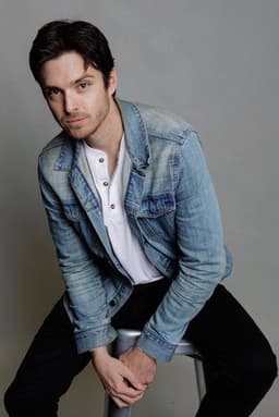 Photo of Andrew Thomas