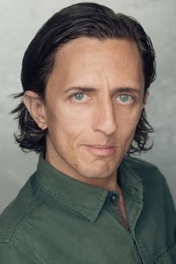 Photo of Elliot Harris