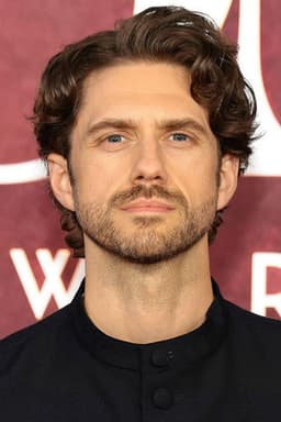 Photo of Aaron Tveit