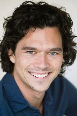 Photo of Luke Arnold