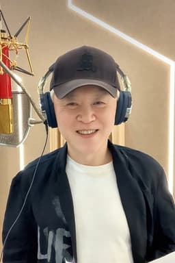 Photo of Lin Zhang