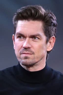 Photo of Steve Howey