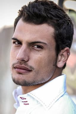 Photo of Roberto Urbina