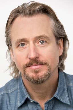 Photo of Linus Roache