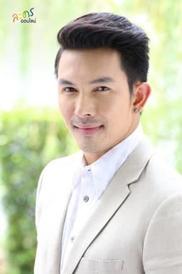 Photo of Athichart Chumnanon