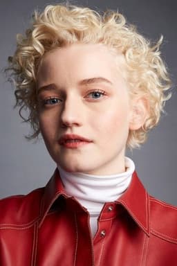 Photo of Julia Garner