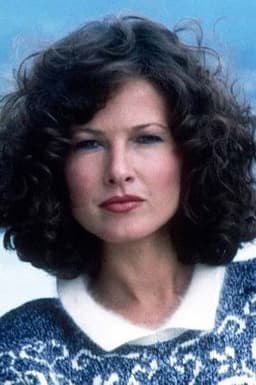 Photo of Elyssa Davalos