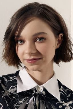 Photo of Emma Myers