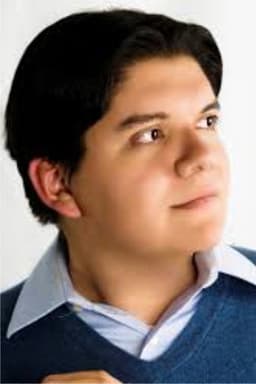 Photo of Víctor Hernández