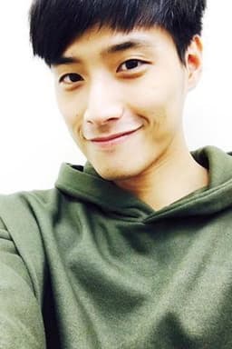 Photo of Aric Chen