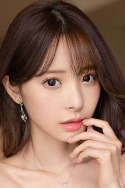 Photo of Kana Momonogi
