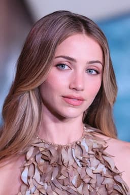 Photo of Emily Rudd