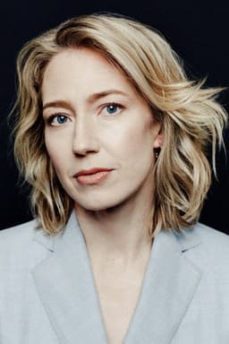 Photo of Carrie Coon