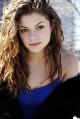 Photo of Izzie Steele