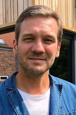 Photo of Charlie Luxton