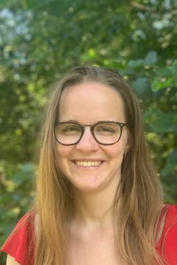 Photo of Sarah Van Hulten