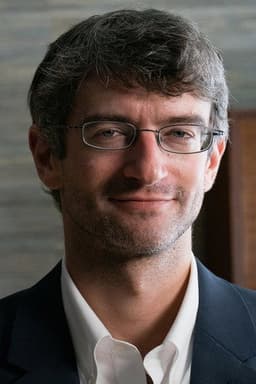 Photo of Leon Neyfakh