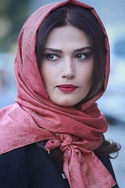 Photo of Ladan Mostoufi