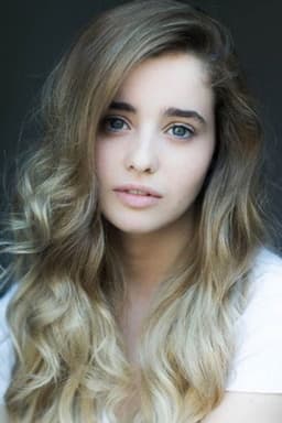 Photo of Holly Earl