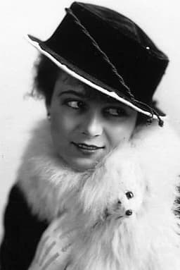 Photo of Claire Anderson