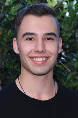 Photo of Evan Henzi